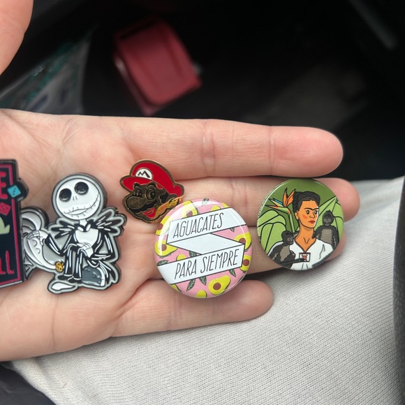 Assorted Bundle of Pins - Picture 3 of 5